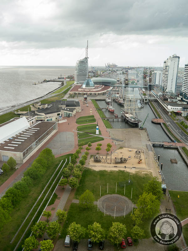Blick aus dem Richtfunkturm auf die Havenwelten von Bremerhaven