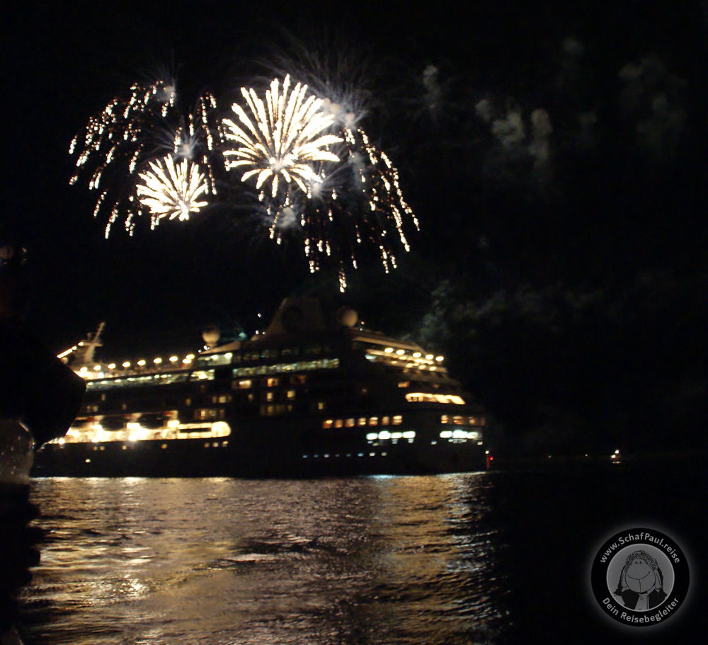 Feuerwerk zur Hansa Sail 2010 vor Warnemünde