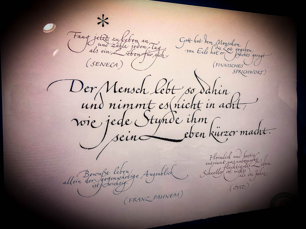 Schrift und Worte künstlerisch vereint