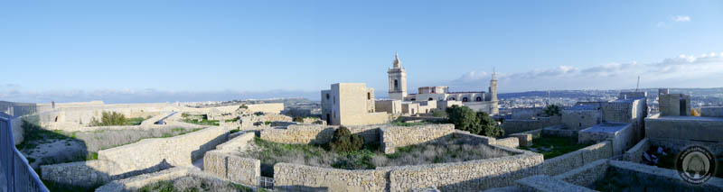 Panoramablick über die Gebäude innerhalb der Zitadelle von Victoria (Rabat)