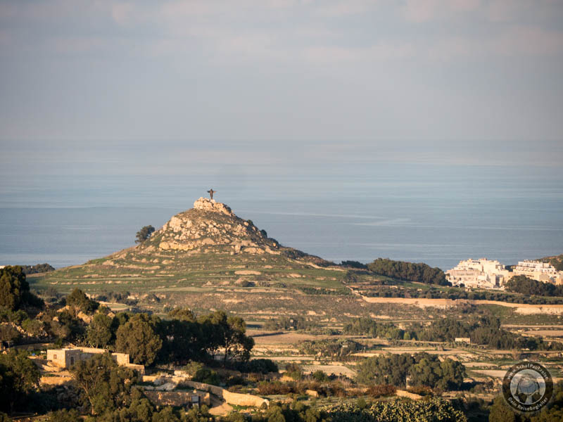 Hügel mit Jesusstatue direkt am Meer - Blick von der Zitadelle aus