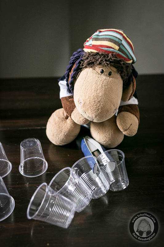 Erste Becher werden zusammengefügt