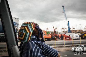 Kurz vor dem Zufahrtstor des Bremerhavener Containerhafen