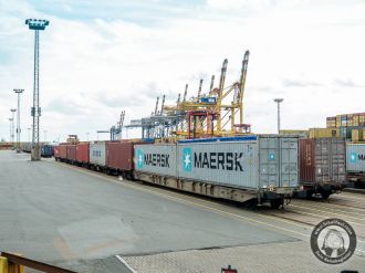 Spezialzüge für den Containertransport im Seehafen von Bremerhaven