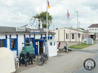 Treffpunkt Kaiserhafen - die letzte Kneipe vor New York (Hafen von Bremerhaven)