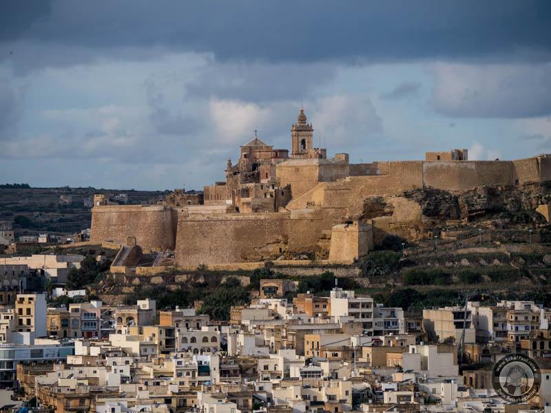 Die Zitadelle von Victoria (Rabat) von Xaghra aus gesehen