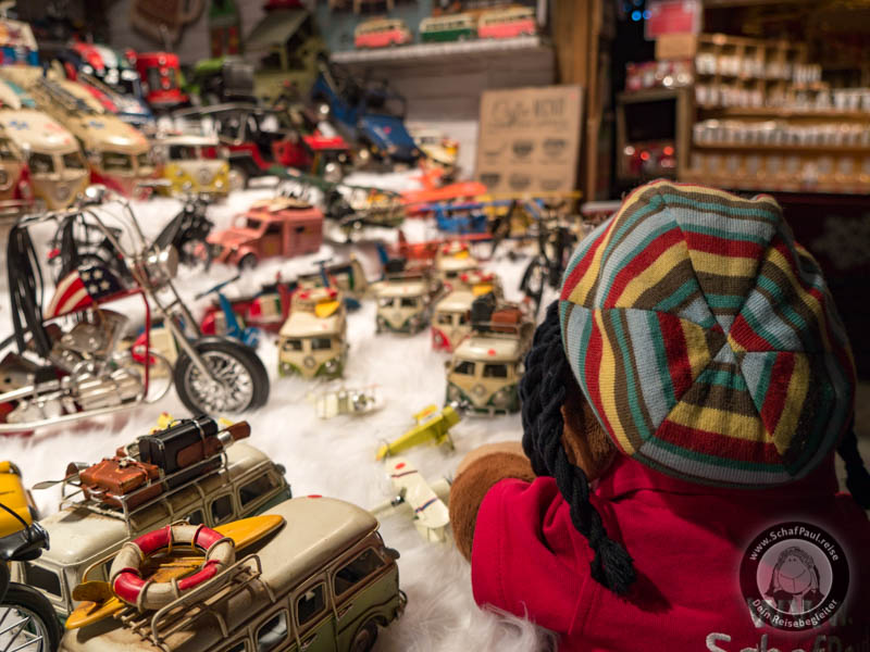 Historisches Spielzeug auf dem Weihnachtsmarkt in Montreux
